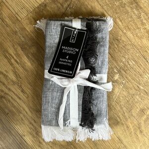 madison studio set of 4 gray frayed edge 100% linen napkins